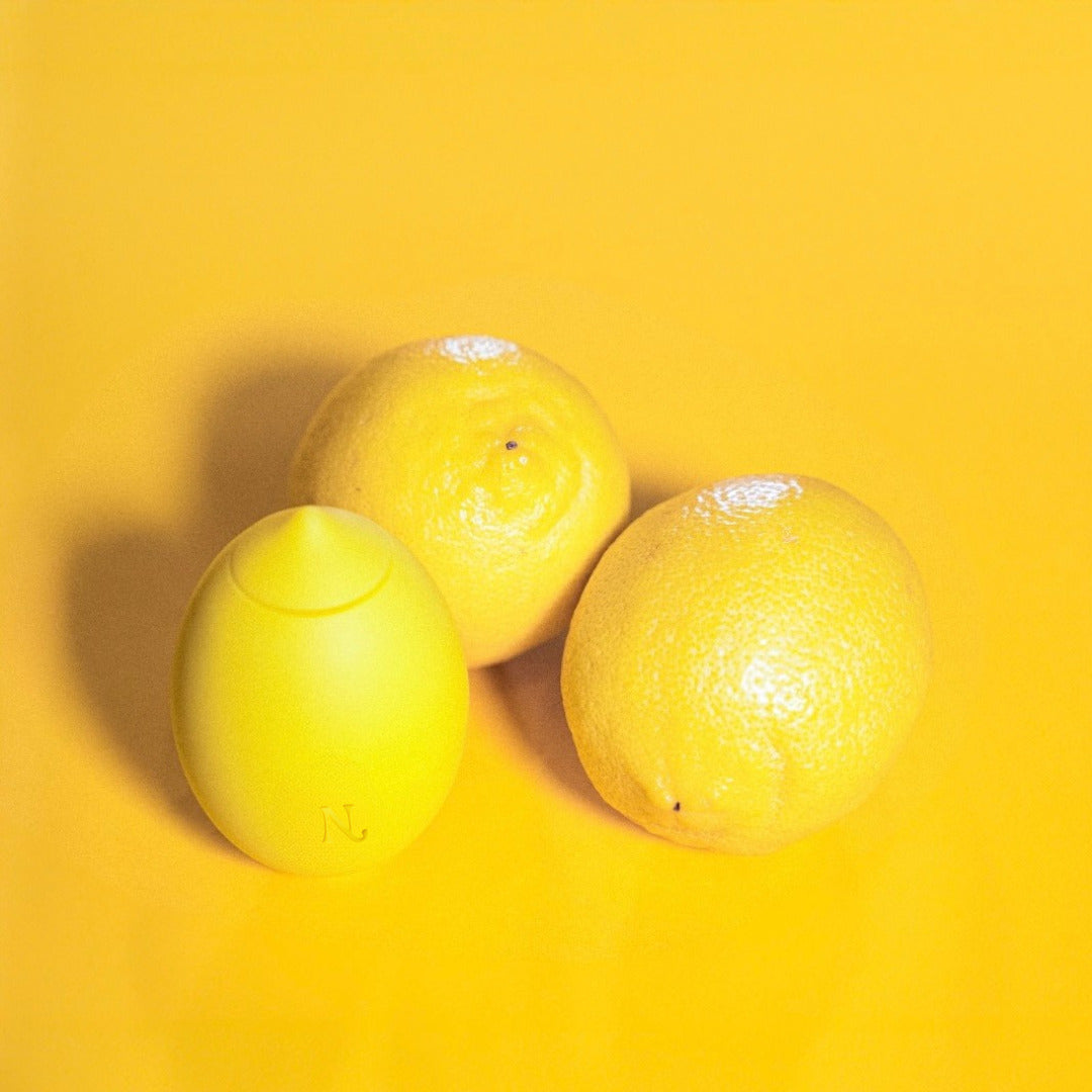 Lemon Clitoral Vibrator — en main